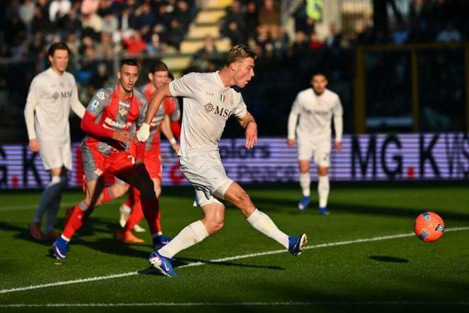 华体会体育热点资讯 - 人挪活！曼联弃将闪耀意甲｜12场独造8球 孔蒂夸他进步很大