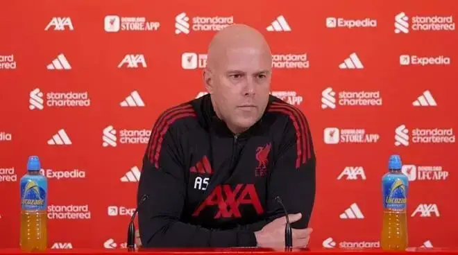 华体会平台特别报道：换汤不换药！萨拉赫首发并非输球根源，斯洛特三处失误害苦利物浦